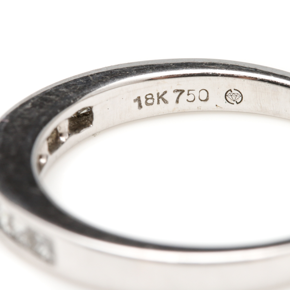 18K White Gold Diamond Ring