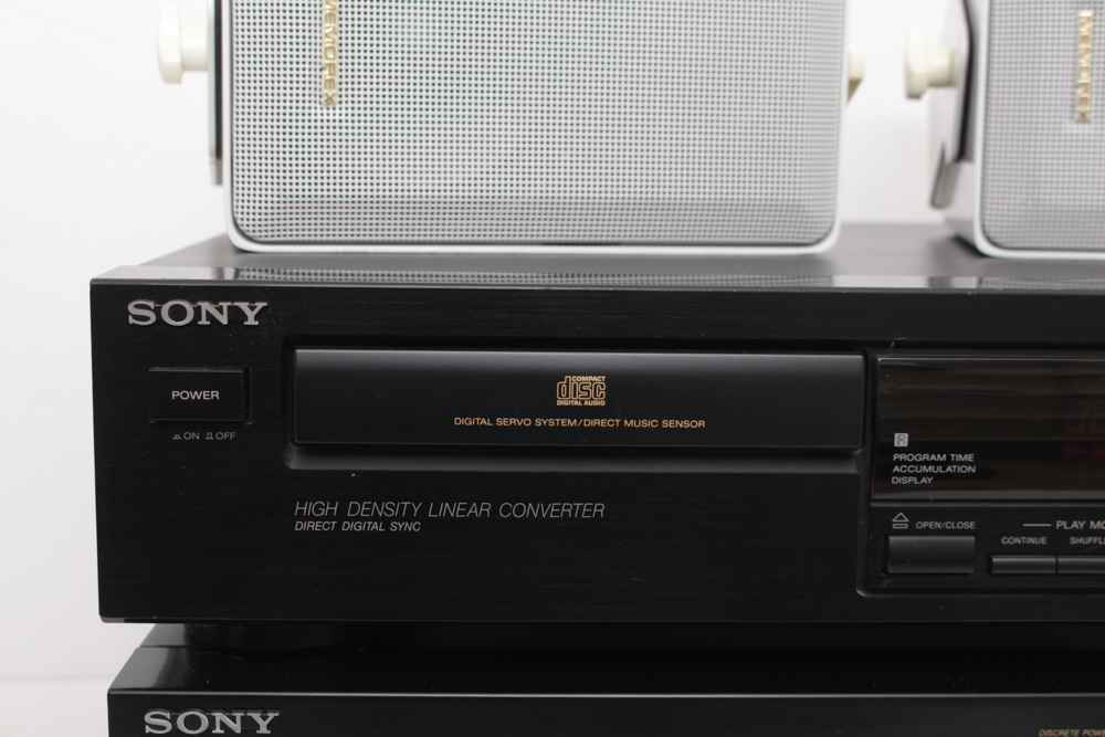 Sony STR-D390 Receiver, Compact Disk Player and Memorex Speakers
