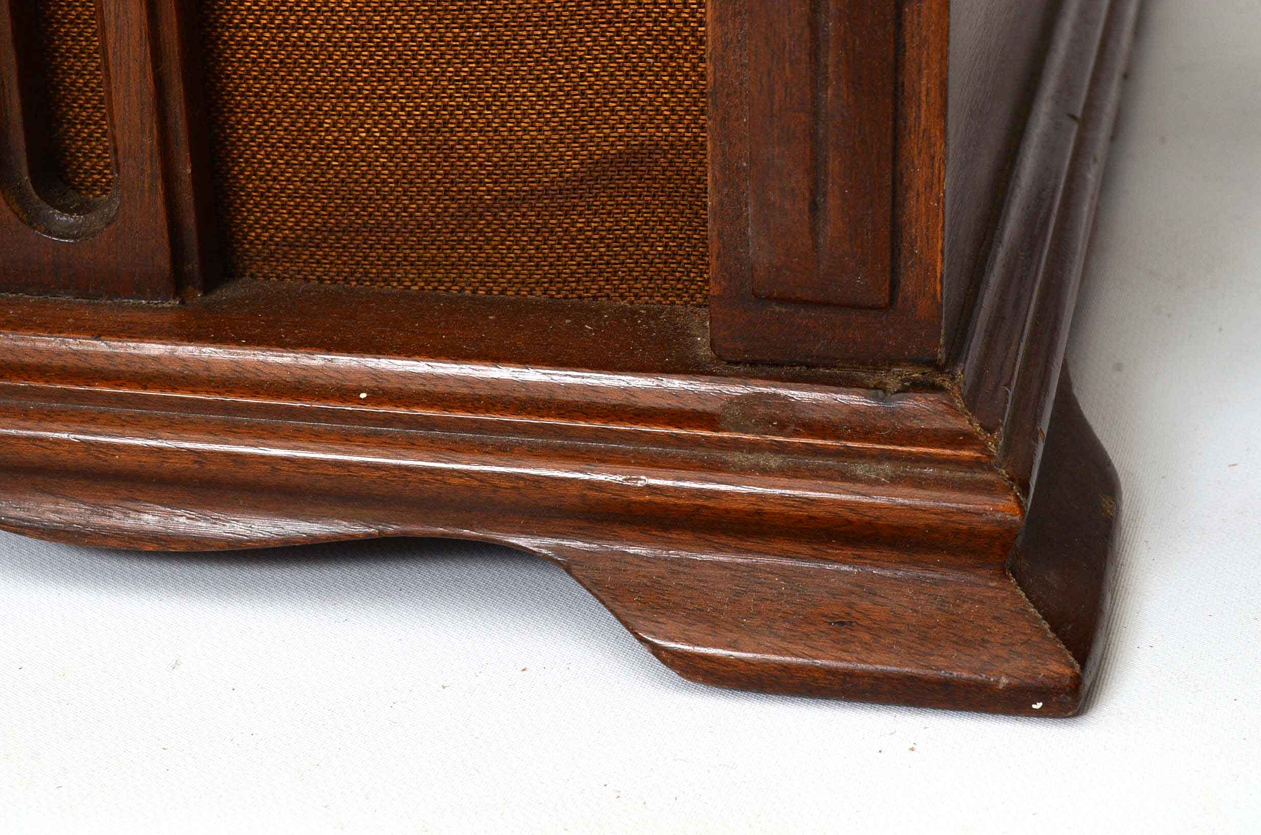 Vintage Victrola Phonograph and Records