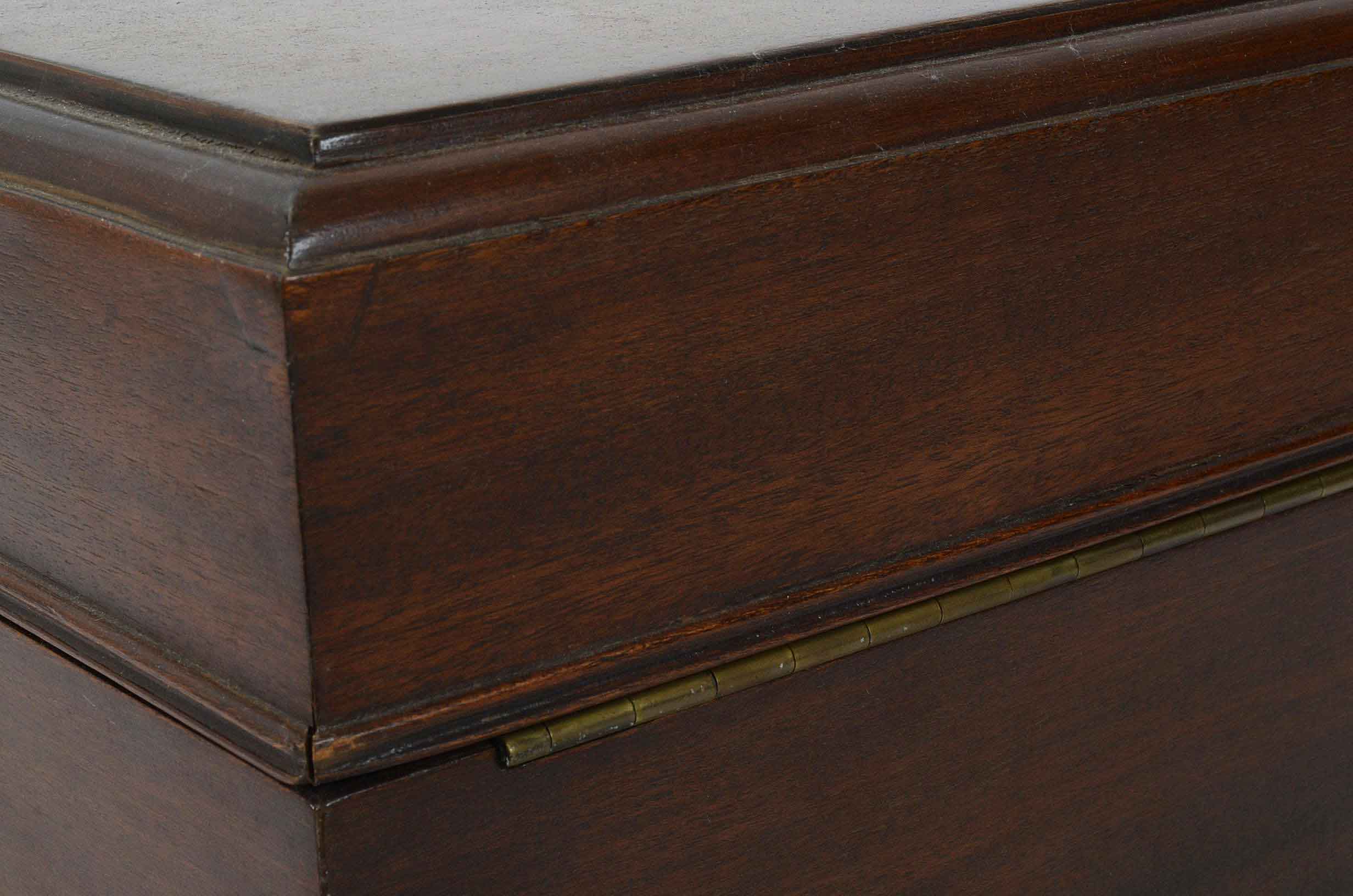 Vintage Victrola Phonograph and Records