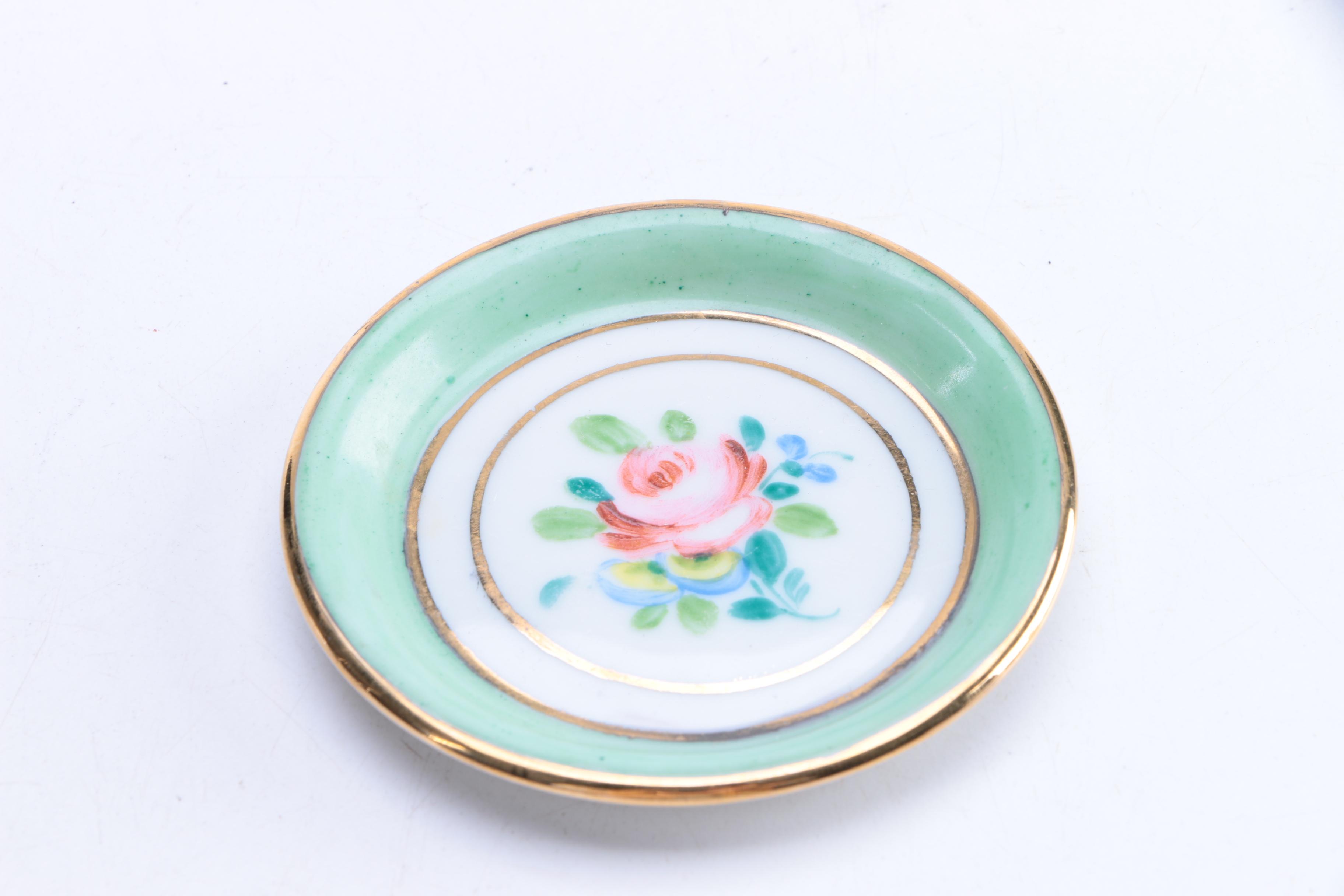 Assortment of Porcelain Vanity Décor