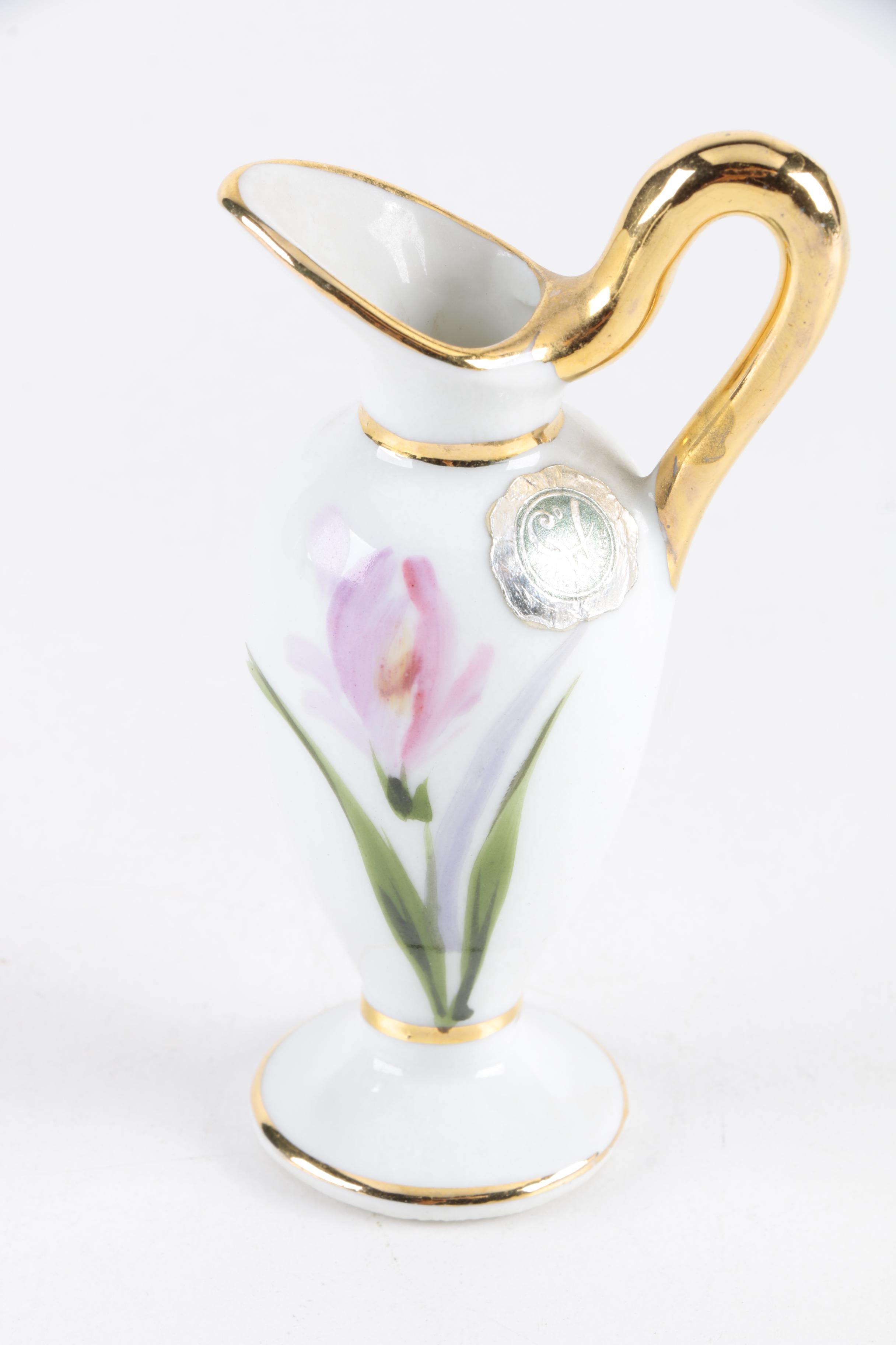 Assortment of Porcelain Vanity Décor