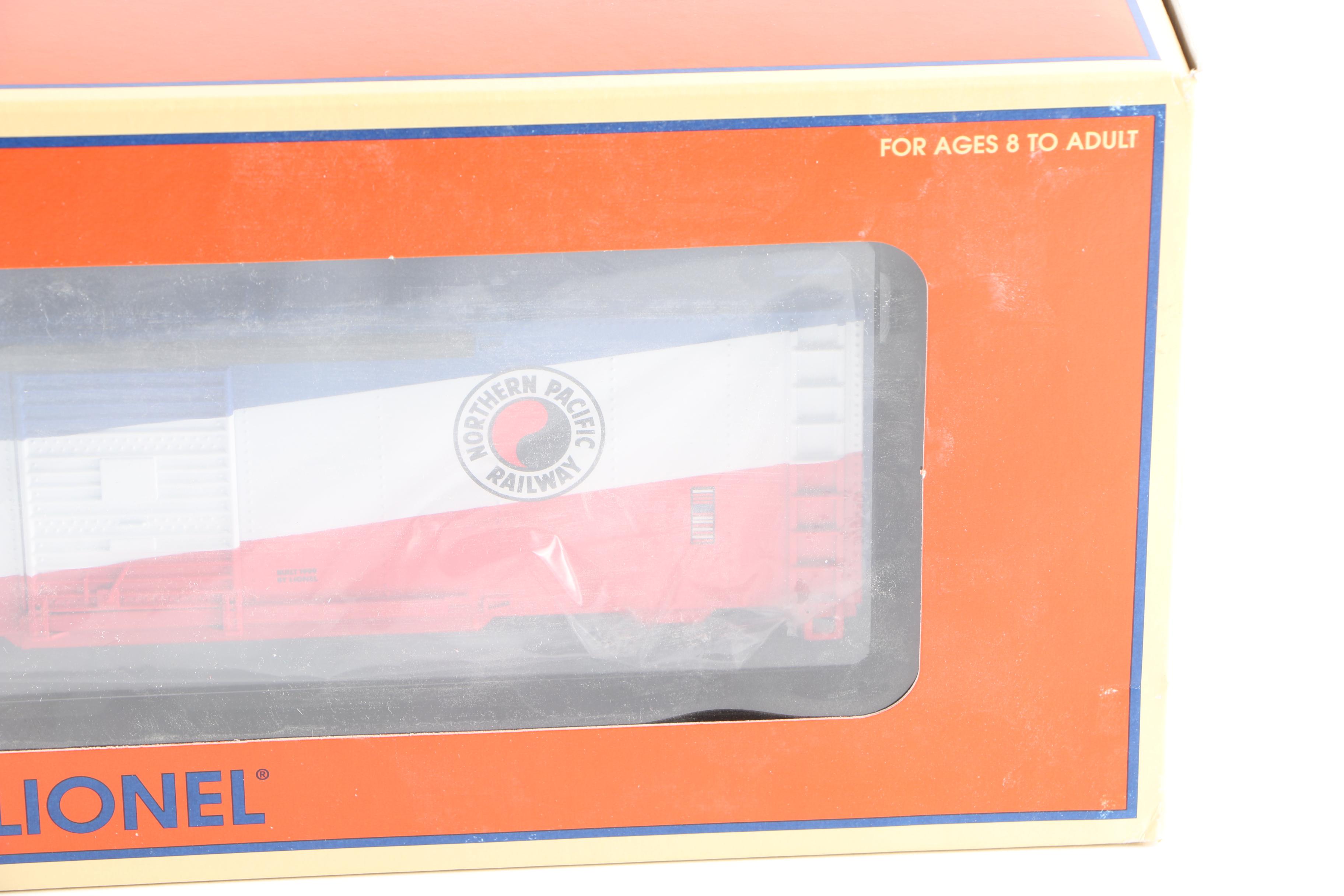 Lionel Northern Pacific Bicentennial Boxcar