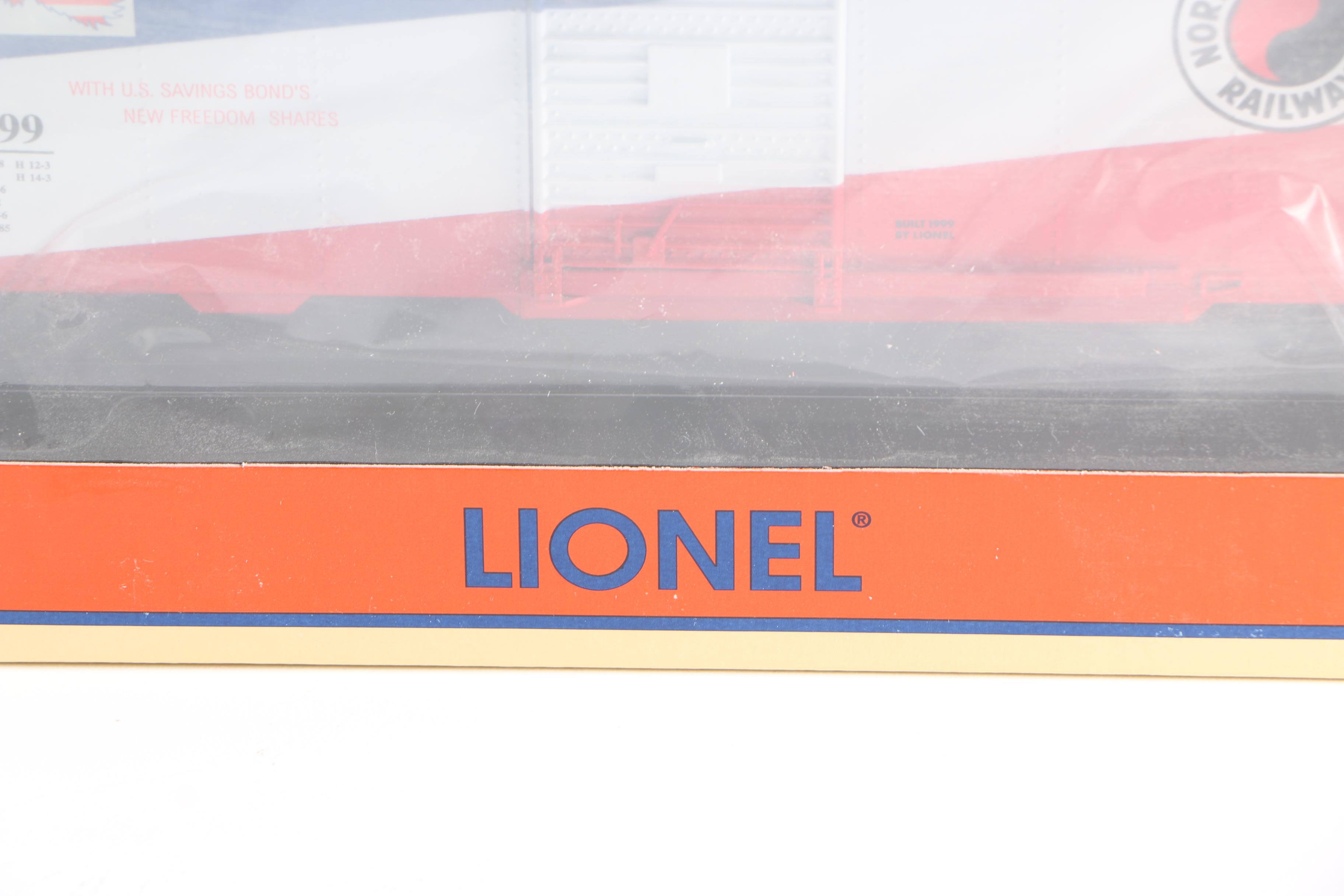 Lionel Northern Pacific Bicentennial Boxcar