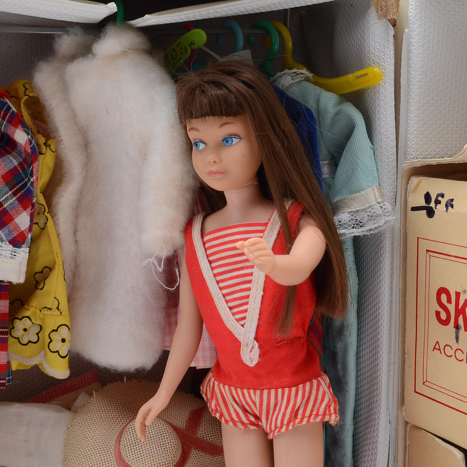 Vintage 1960s Barbie Skipper Case with Dolls