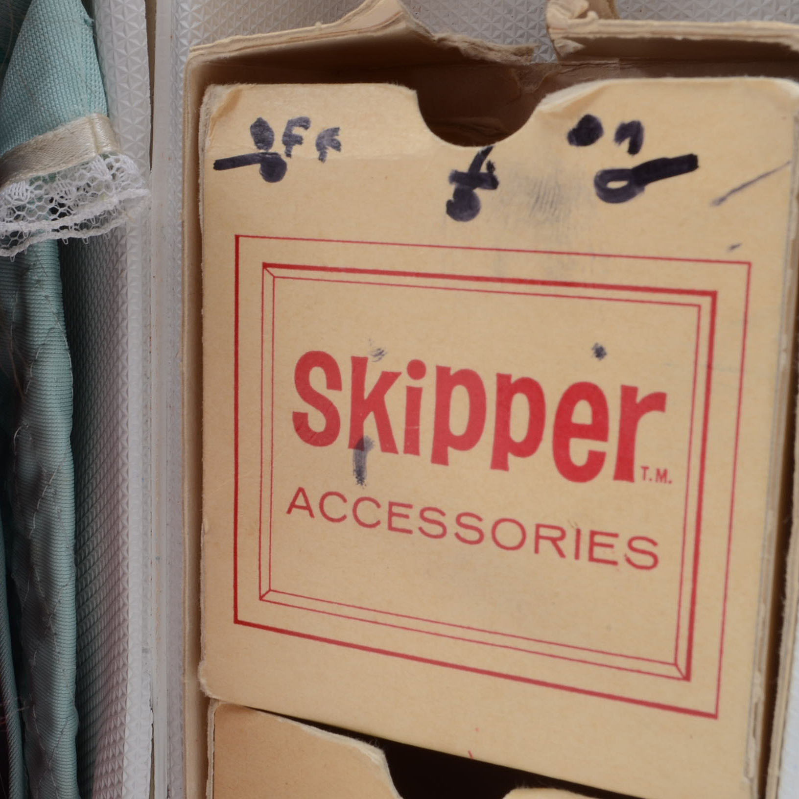 Vintage 1960s Barbie Skipper Case with Dolls