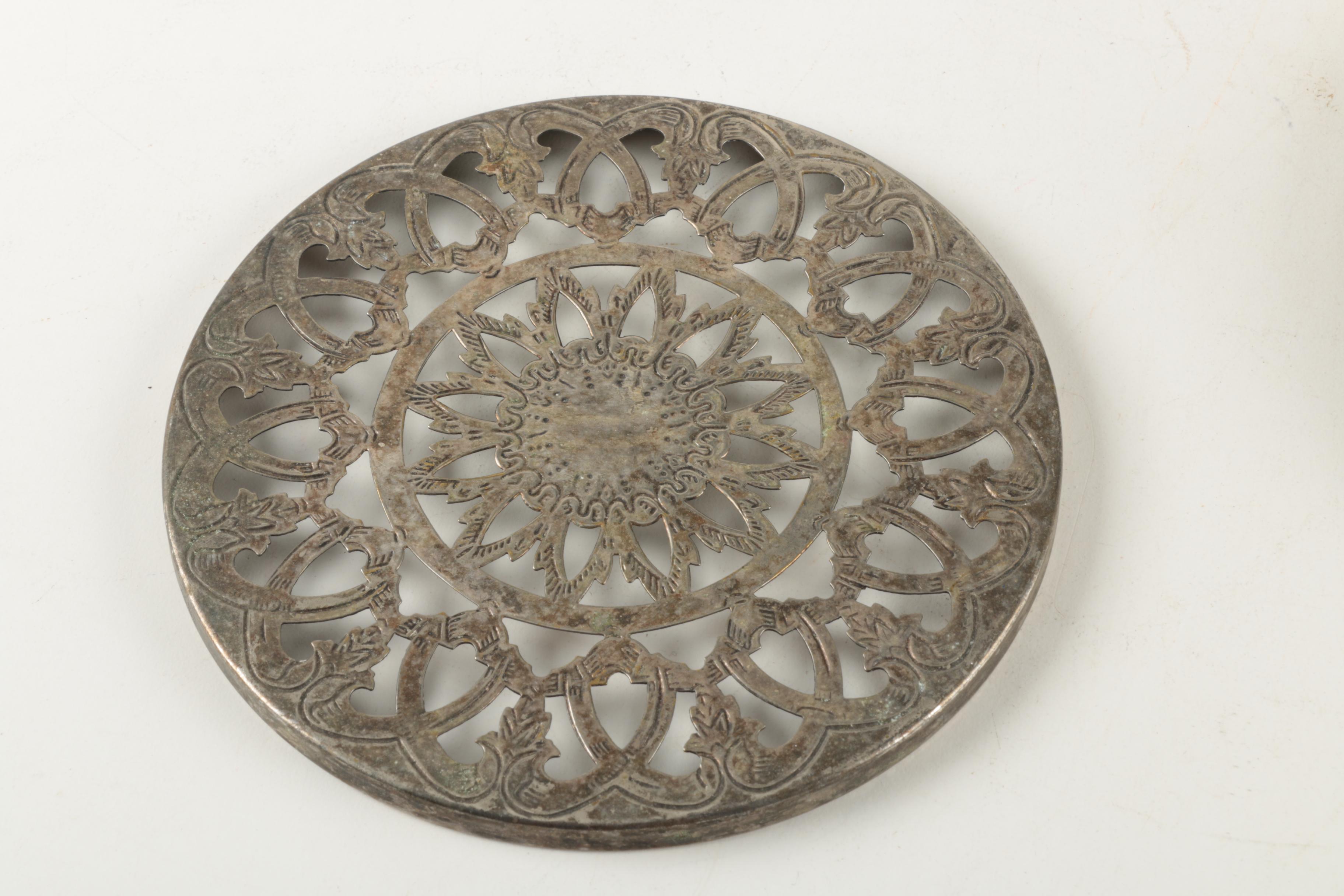 Assortment of Table Décor