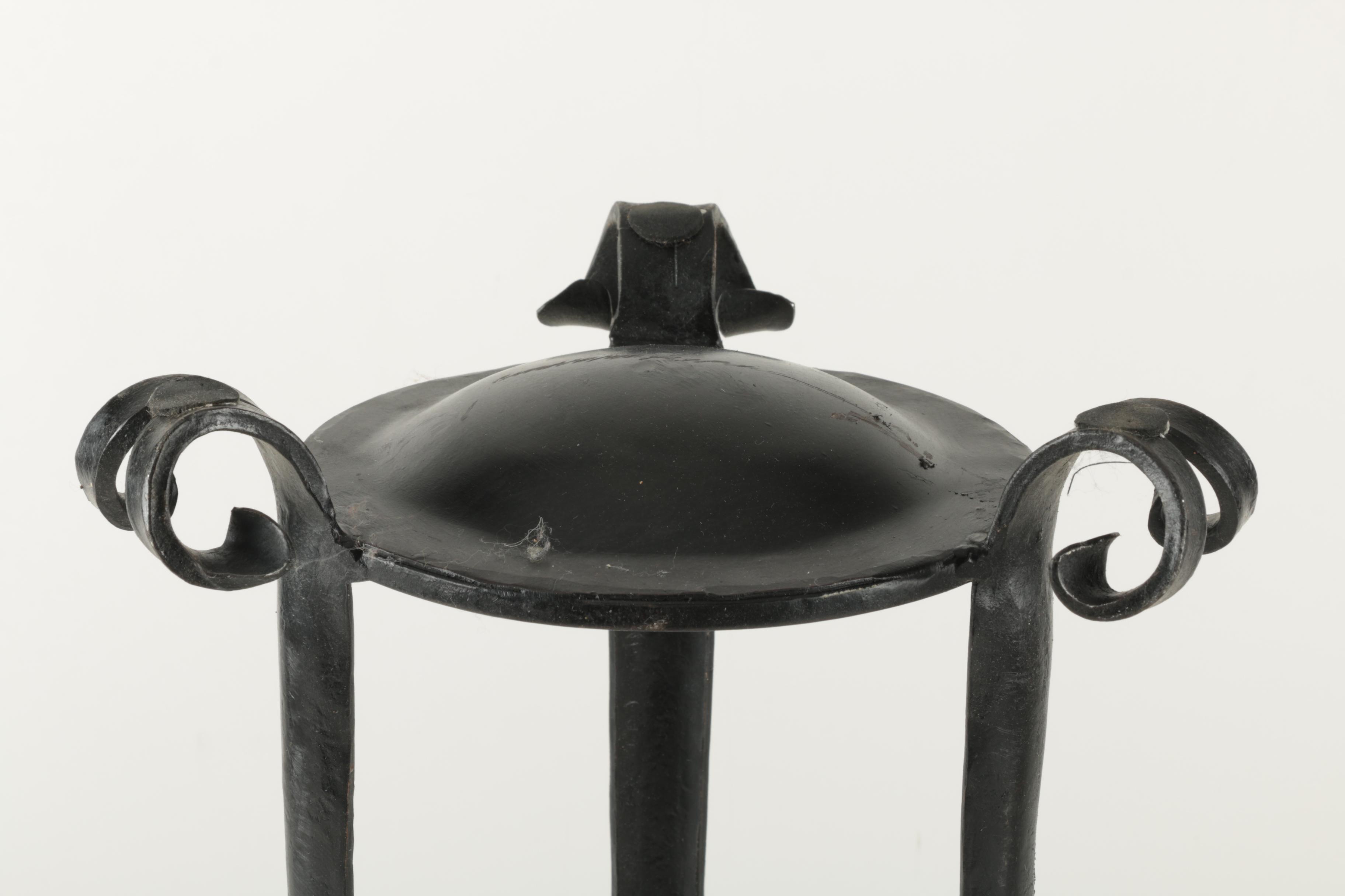 Assortment of Table Décor