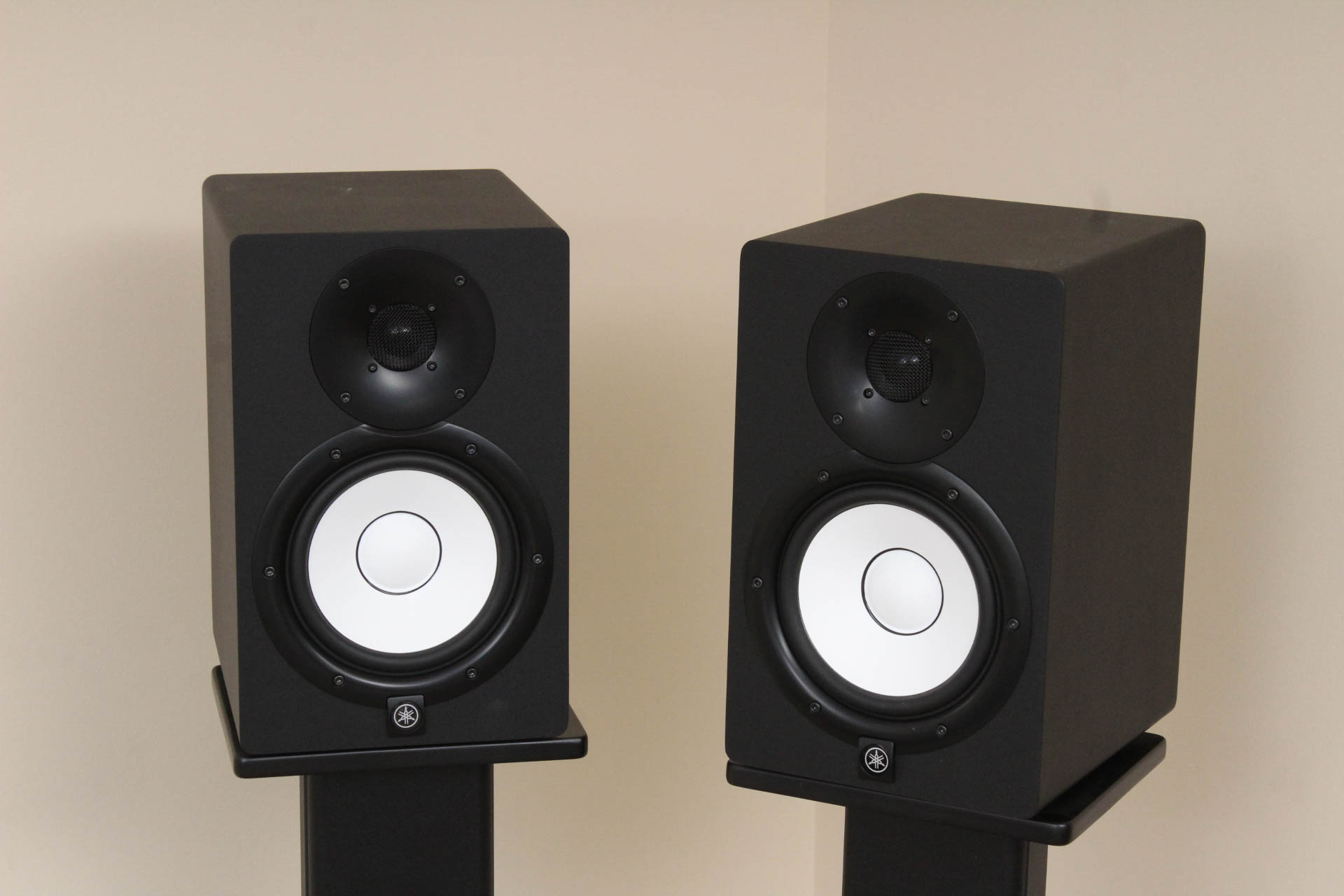 Yamaha Speakers with Stand
