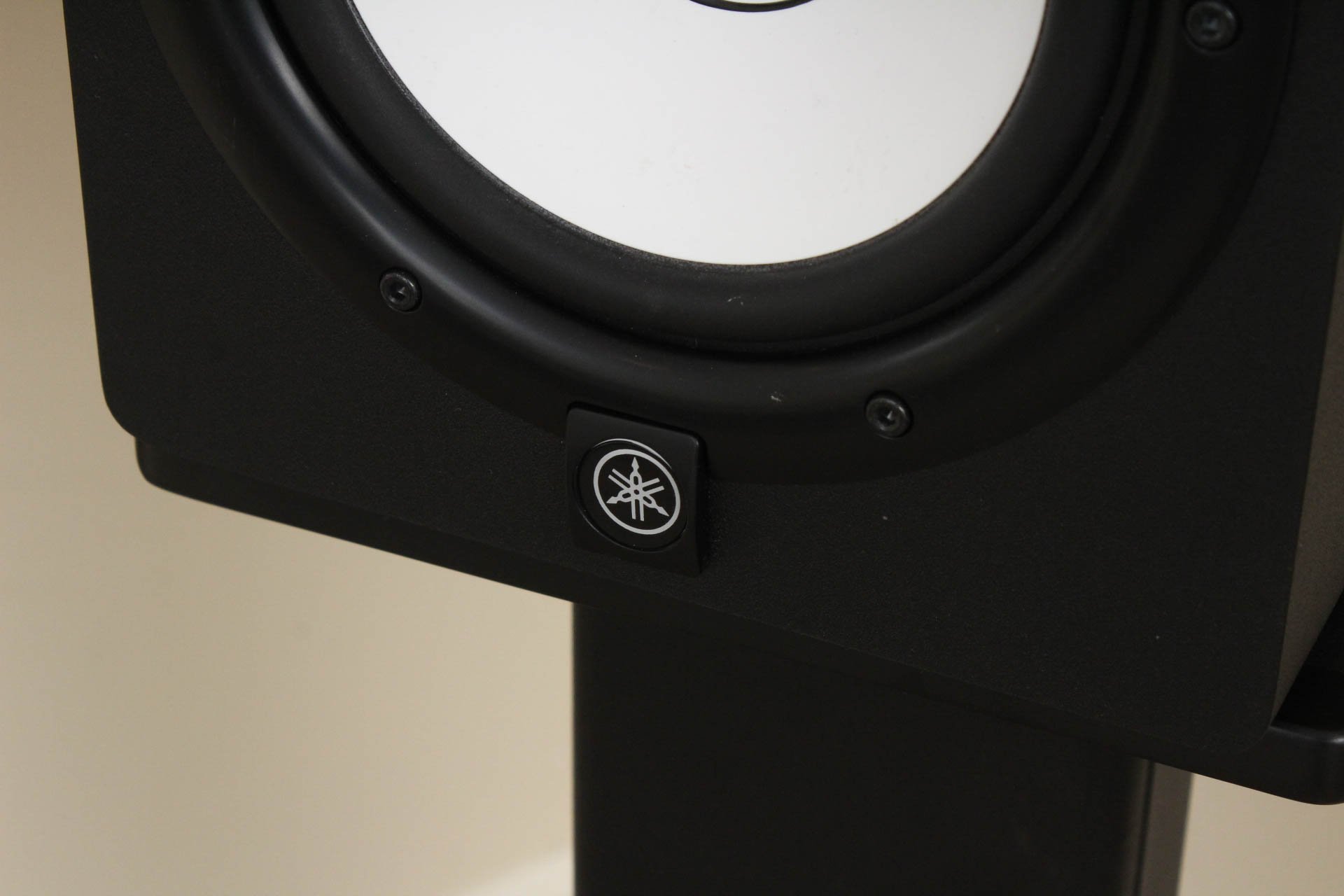 Yamaha Speakers with Stand