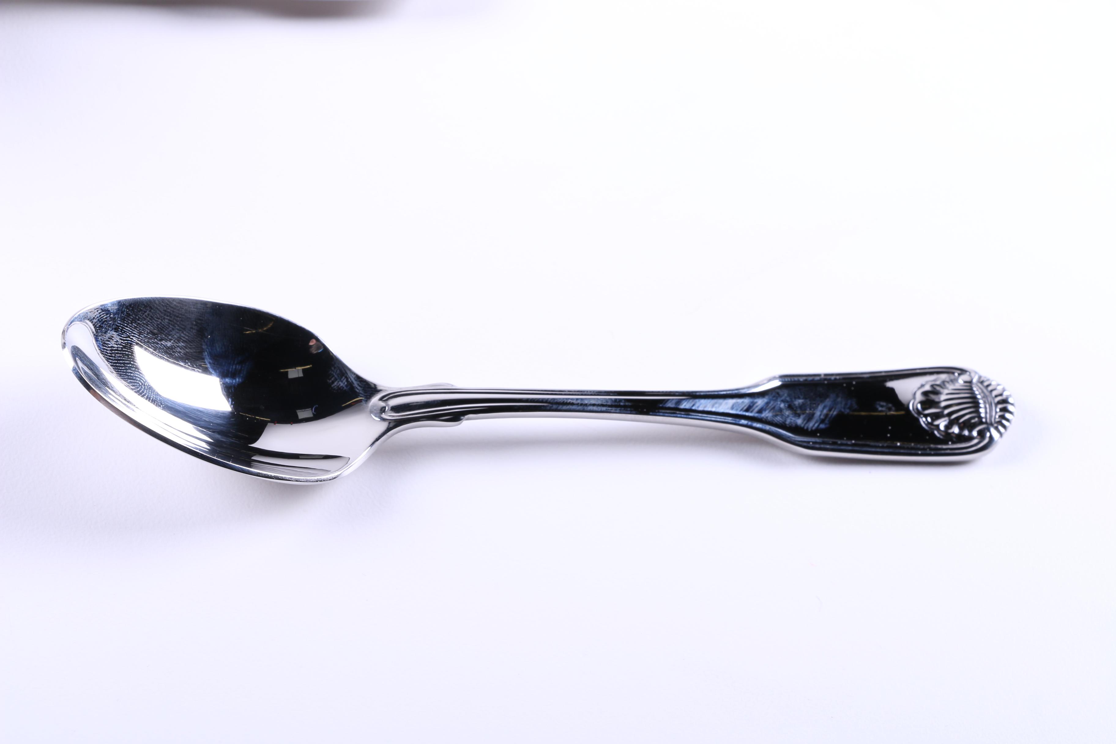 Oneida "Silver Shell" Silver Plate Flatware Set