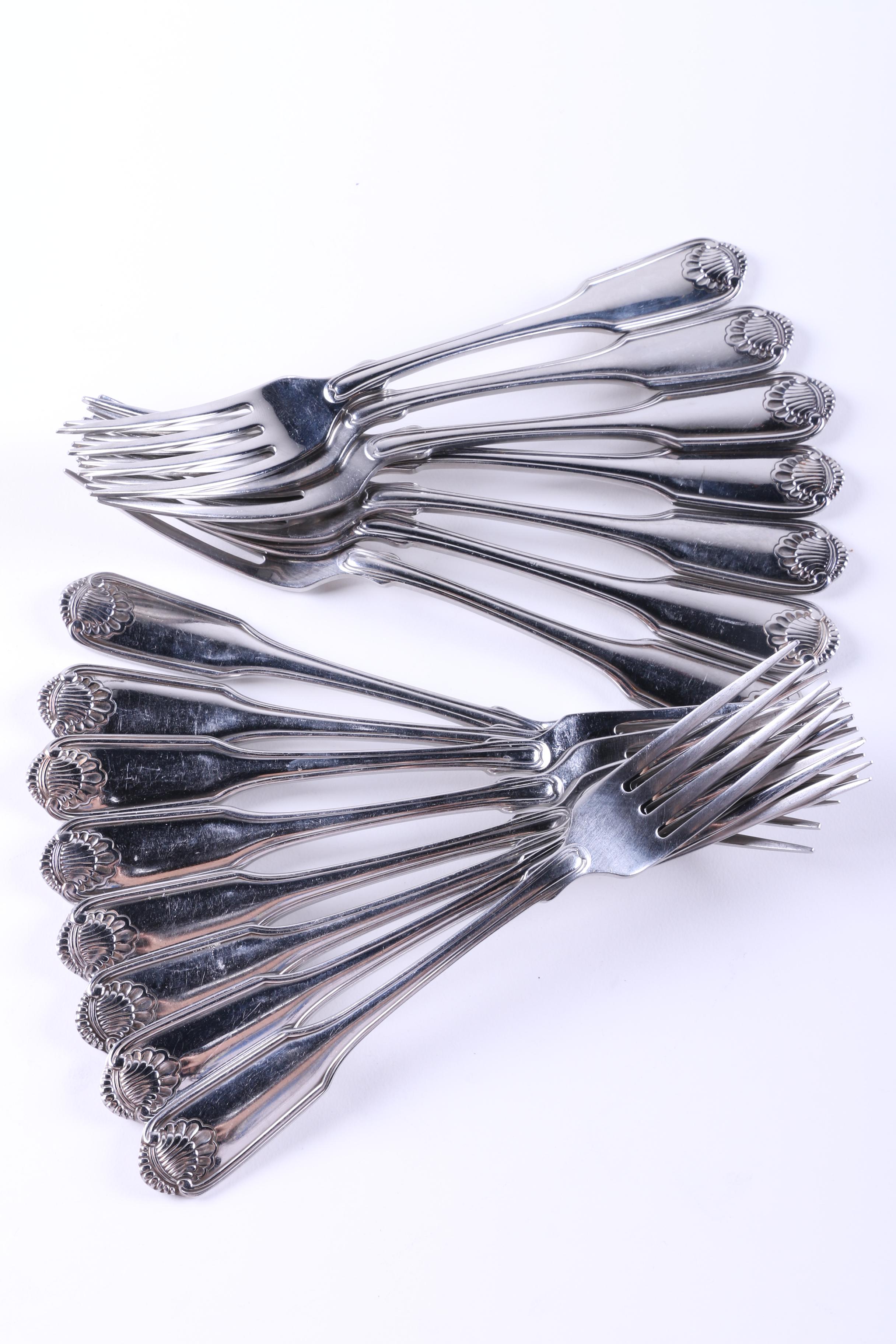 Oneida "Silver Shell" Silver Plate Flatware Set