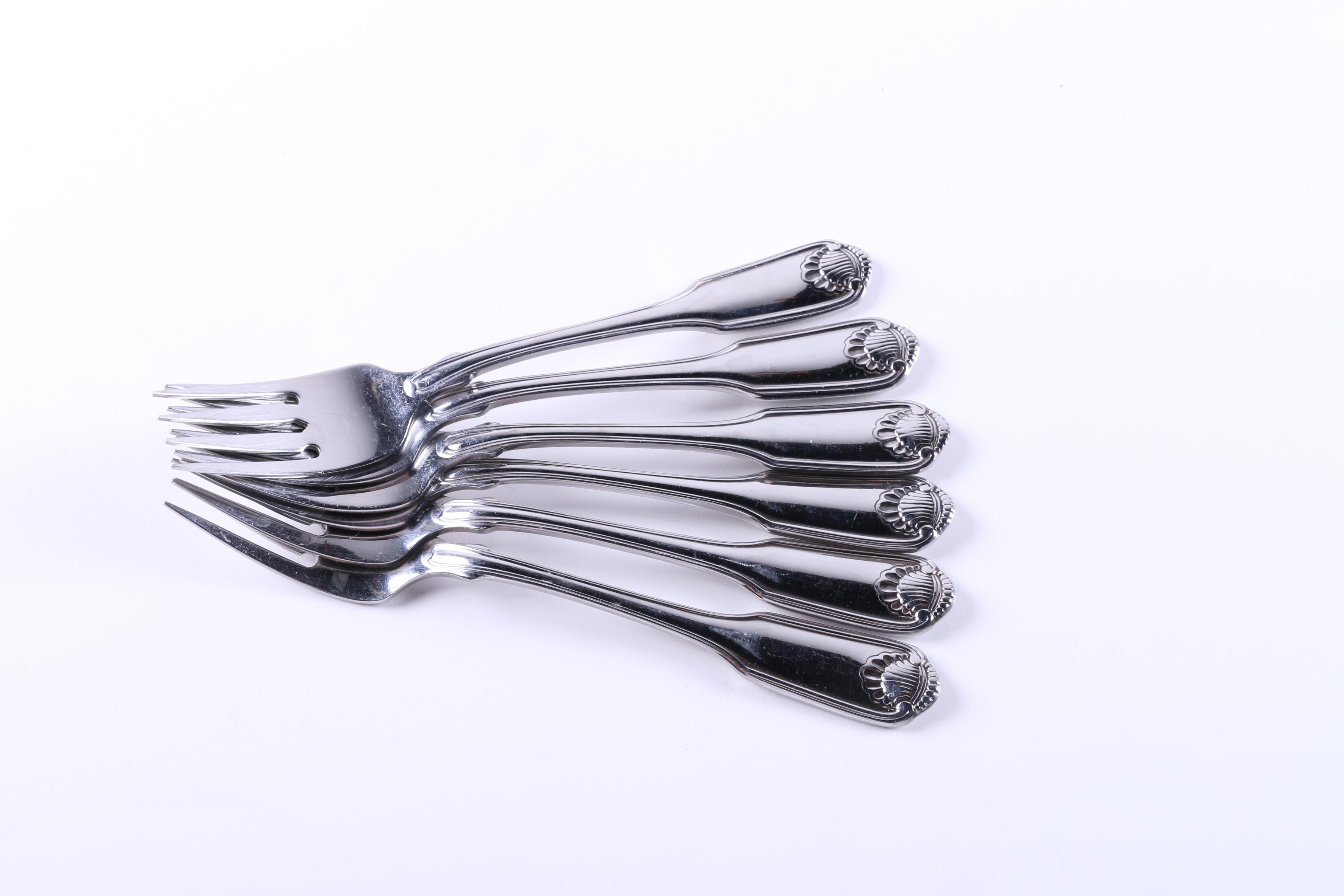 Oneida "Silver Shell" Silver Plate Flatware Set