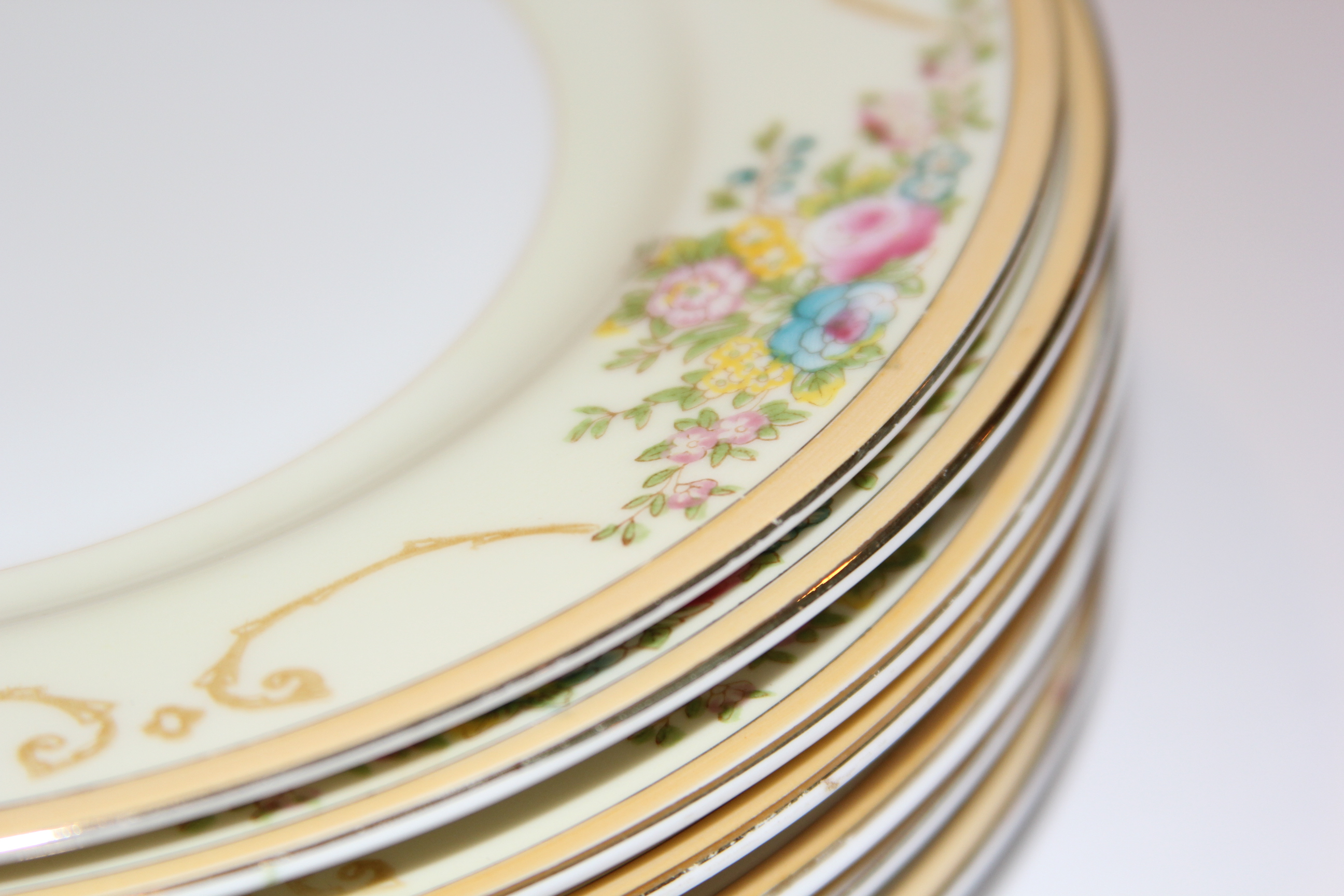 Meito China Handpainted Porcelain Serveware Set