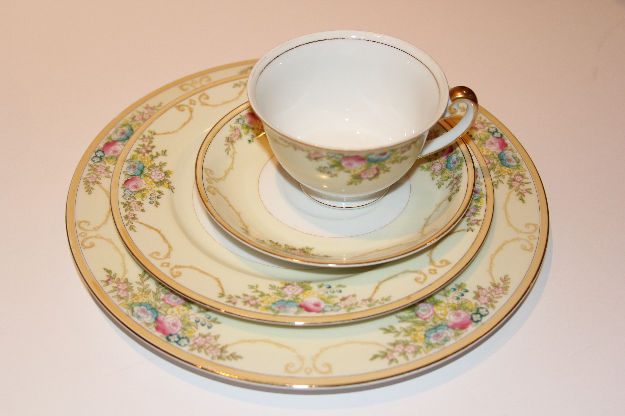 Meito China Handpainted Porcelain Serveware Set