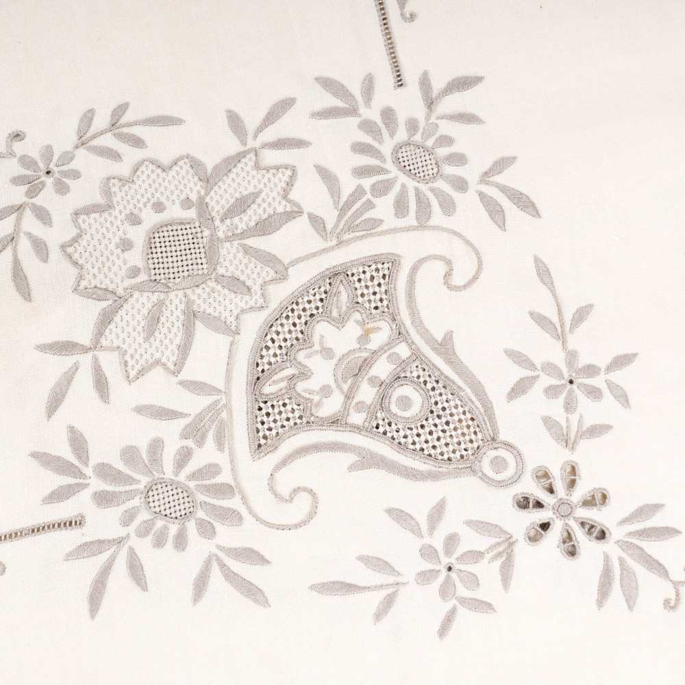 Vintage Embroidered Linen Tablecloth and Napkins