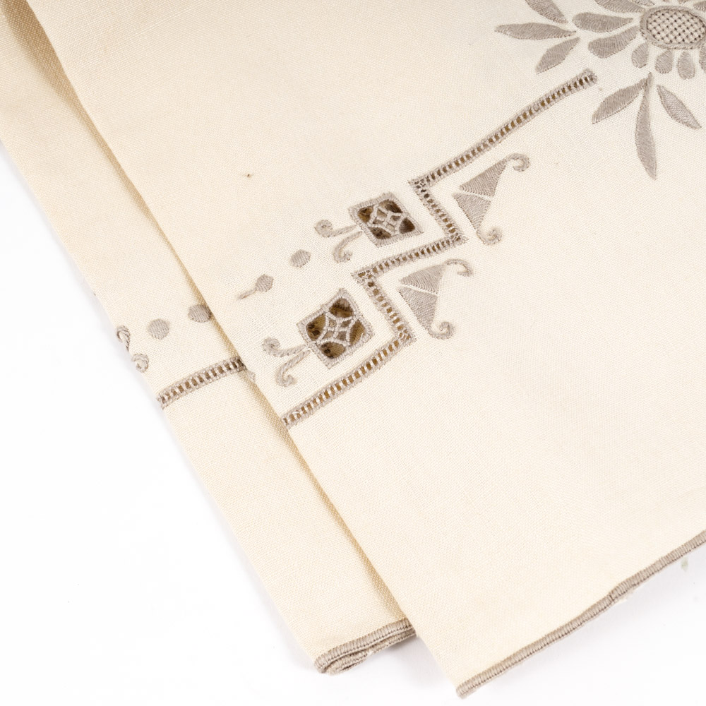 Vintage Embroidered Linen Tablecloth and Napkins
