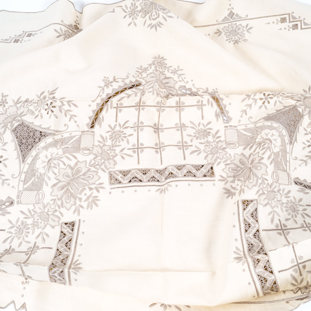 Vintage Embroidered Linen Tablecloth and Napkins