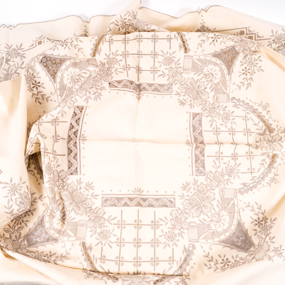 Vintage Embroidered Linen Tablecloth and Napkins