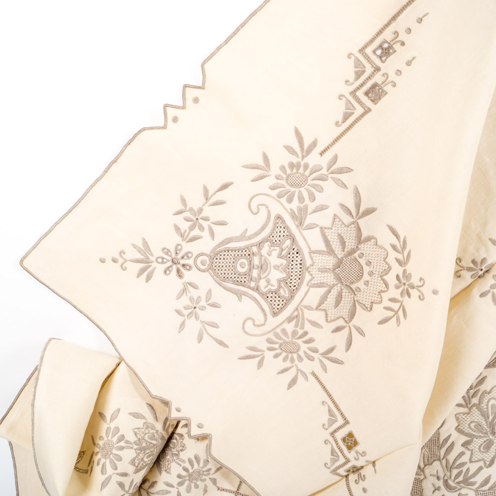 Vintage Embroidered Linen Tablecloth and Napkins