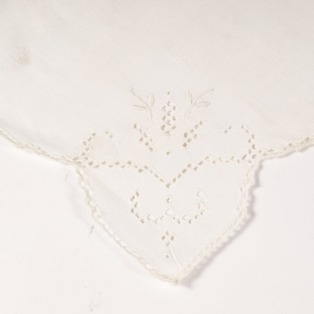 Vintage Linen Card Tablecloth and Napkins