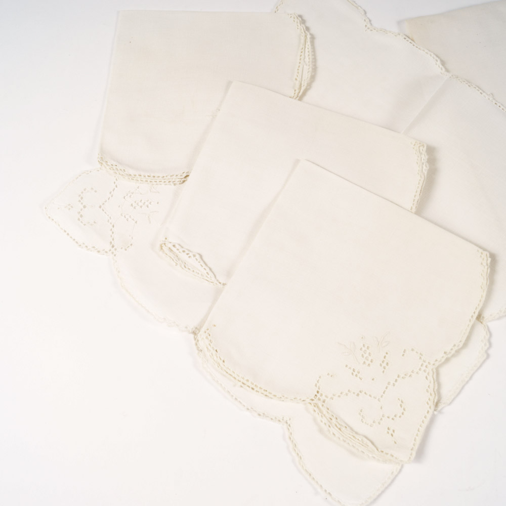 Vintage Linen Card Tablecloth and Napkins