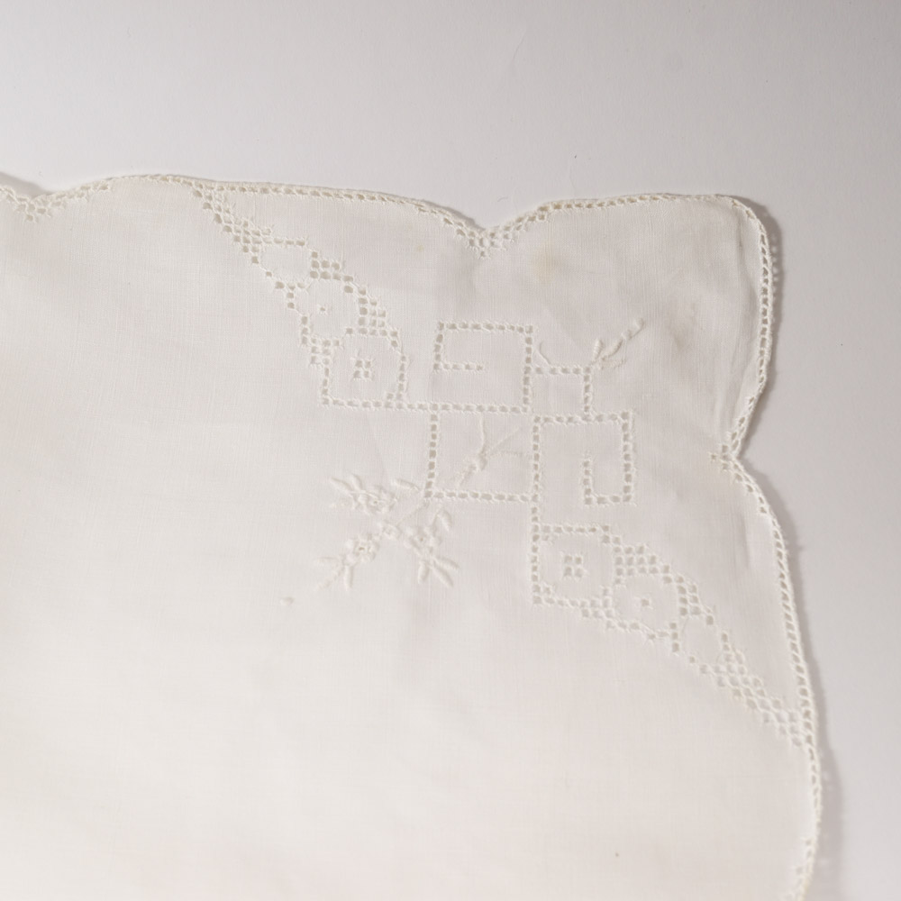 Vintage Linen Card Tablecloth and Napkins