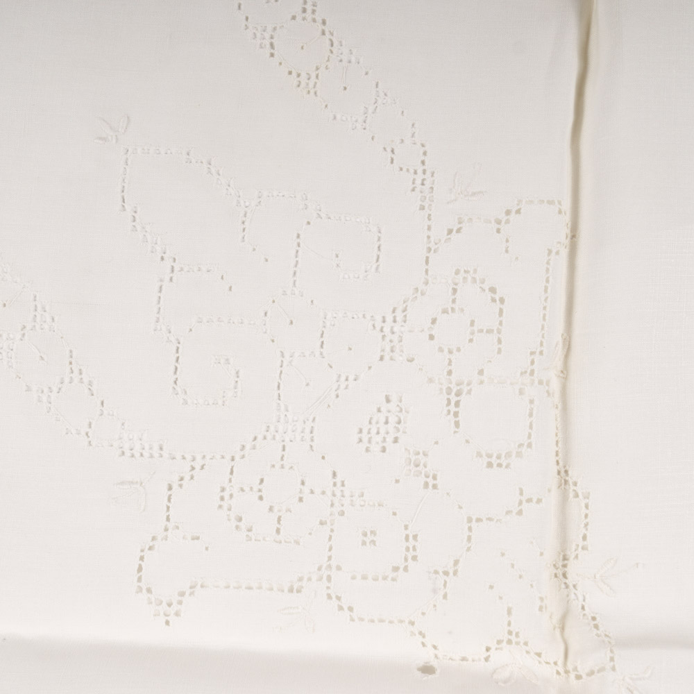 Vintage Linen Card Tablecloth and Napkins