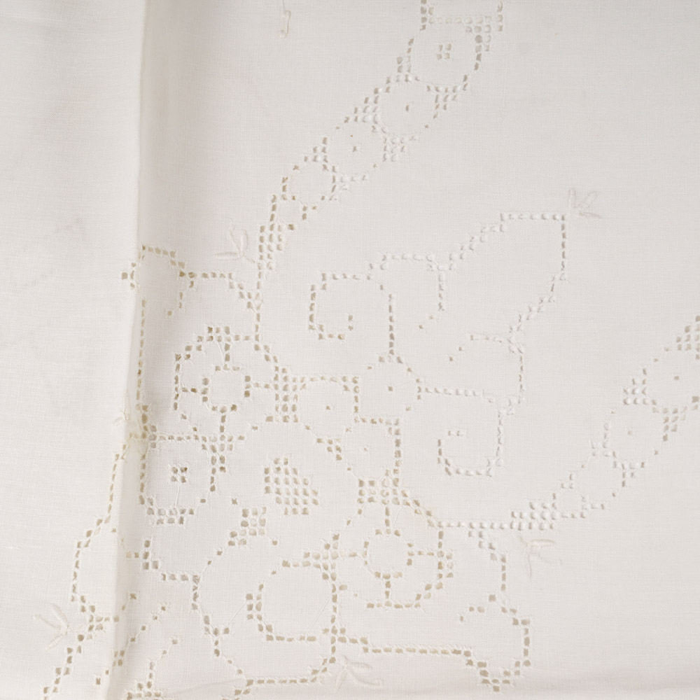 Vintage Linen Card Tablecloth and Napkins