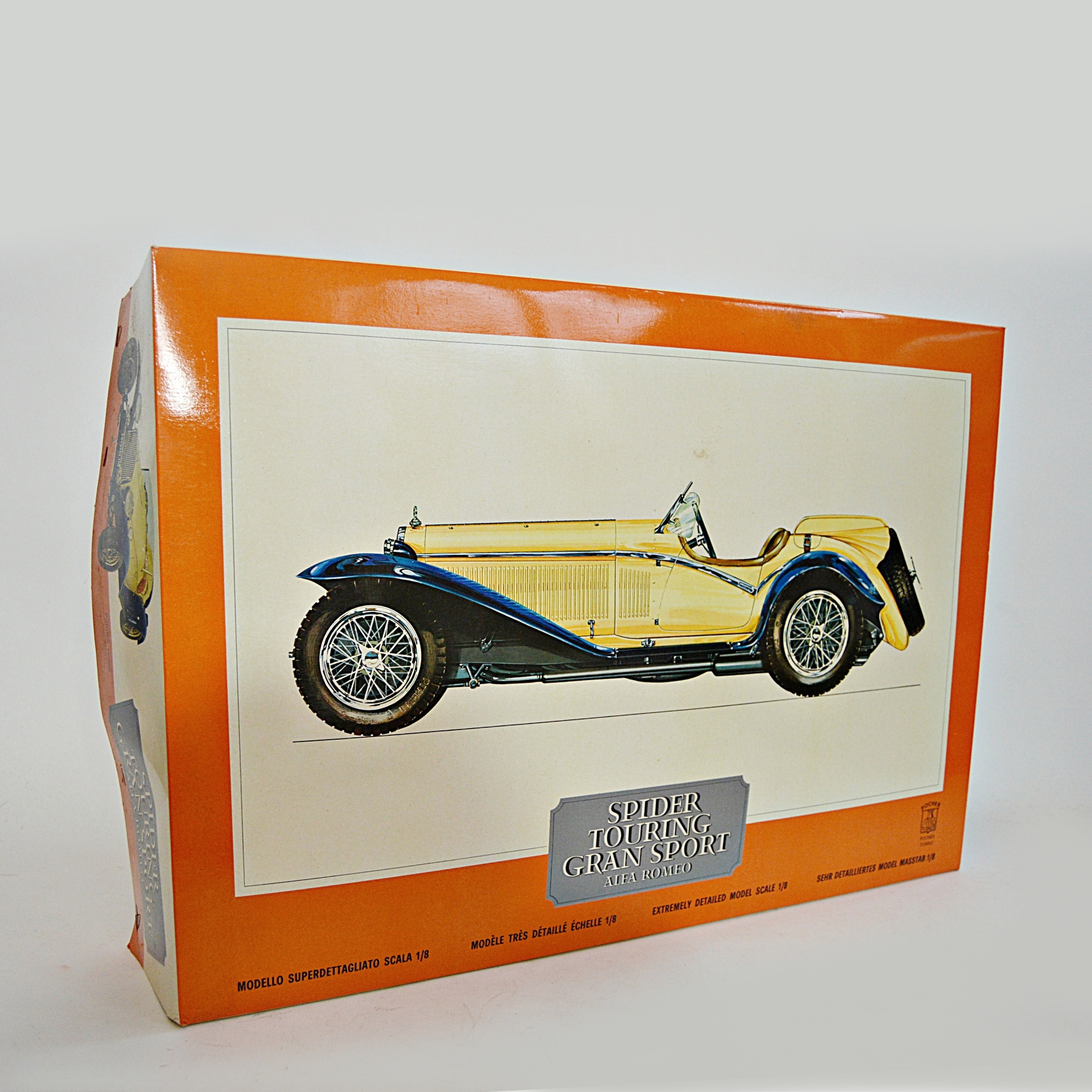 Alfa Romeo Spider Touring Gran Sport 1/8 Scale Model Kit