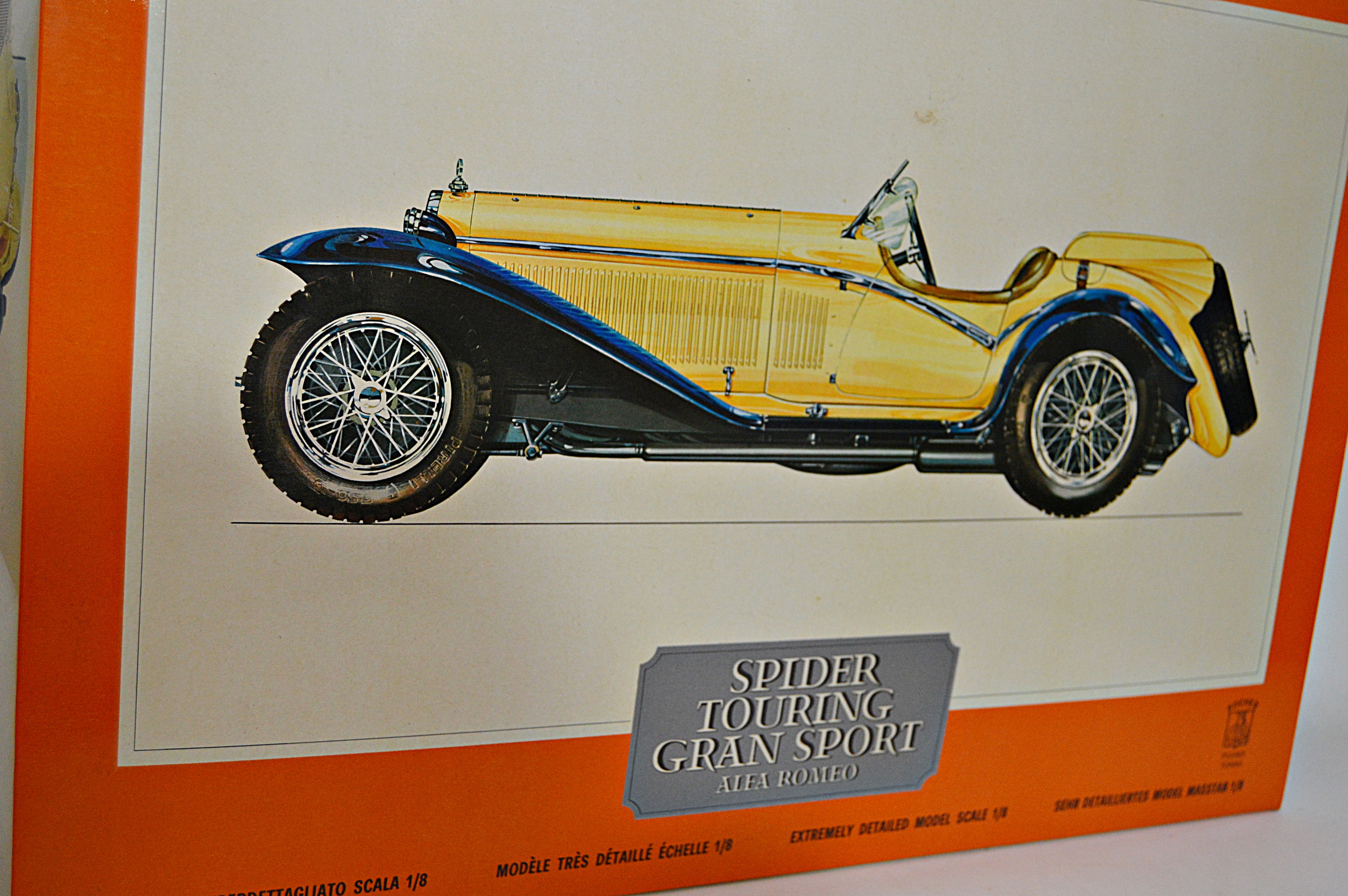 Alfa Romeo Spider Touring Gran Sport 1/8 Scale Model Kit