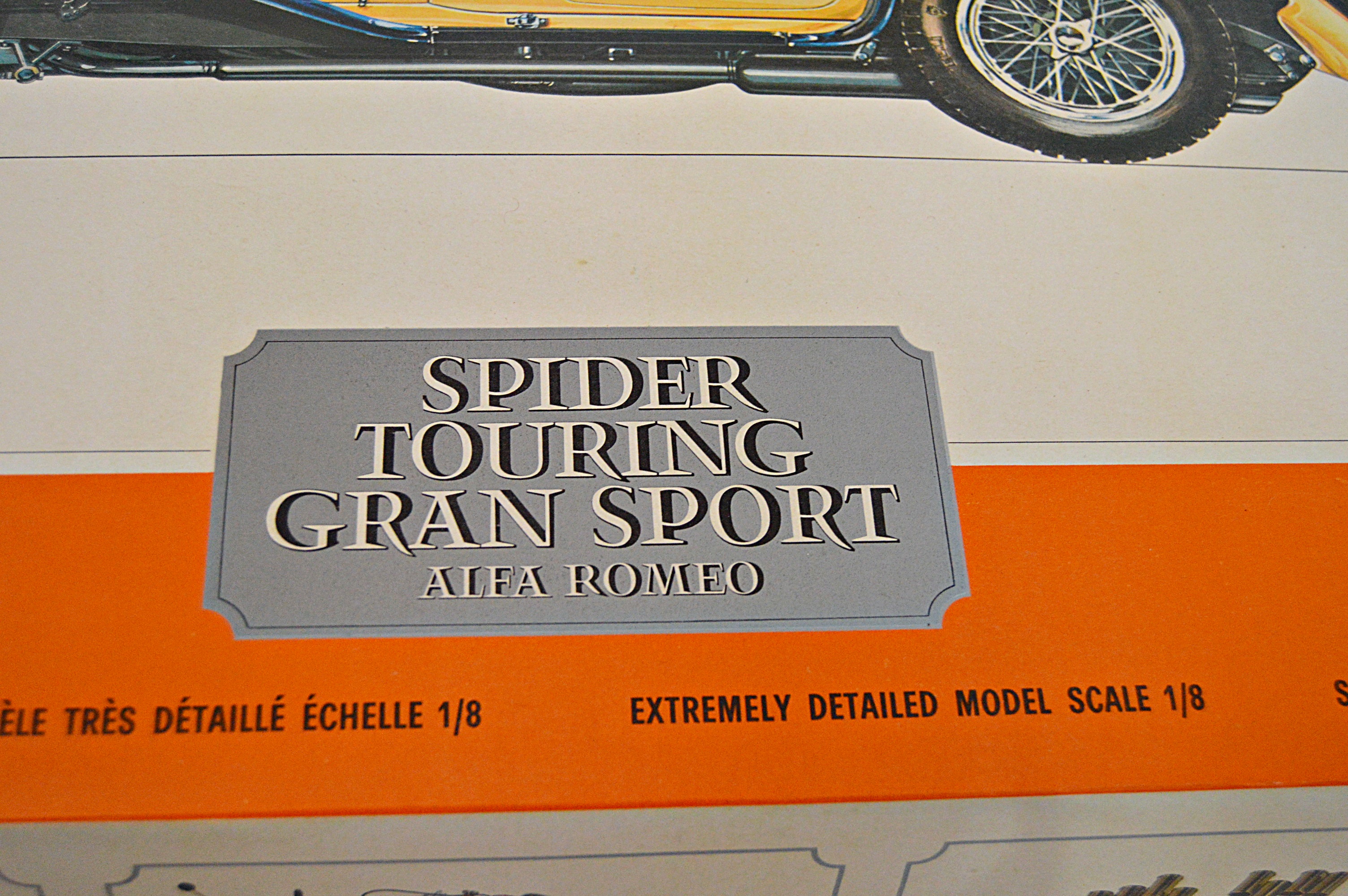 Alfa Romeo Spider Touring Gran Sport 1/8 Scale Model Kit