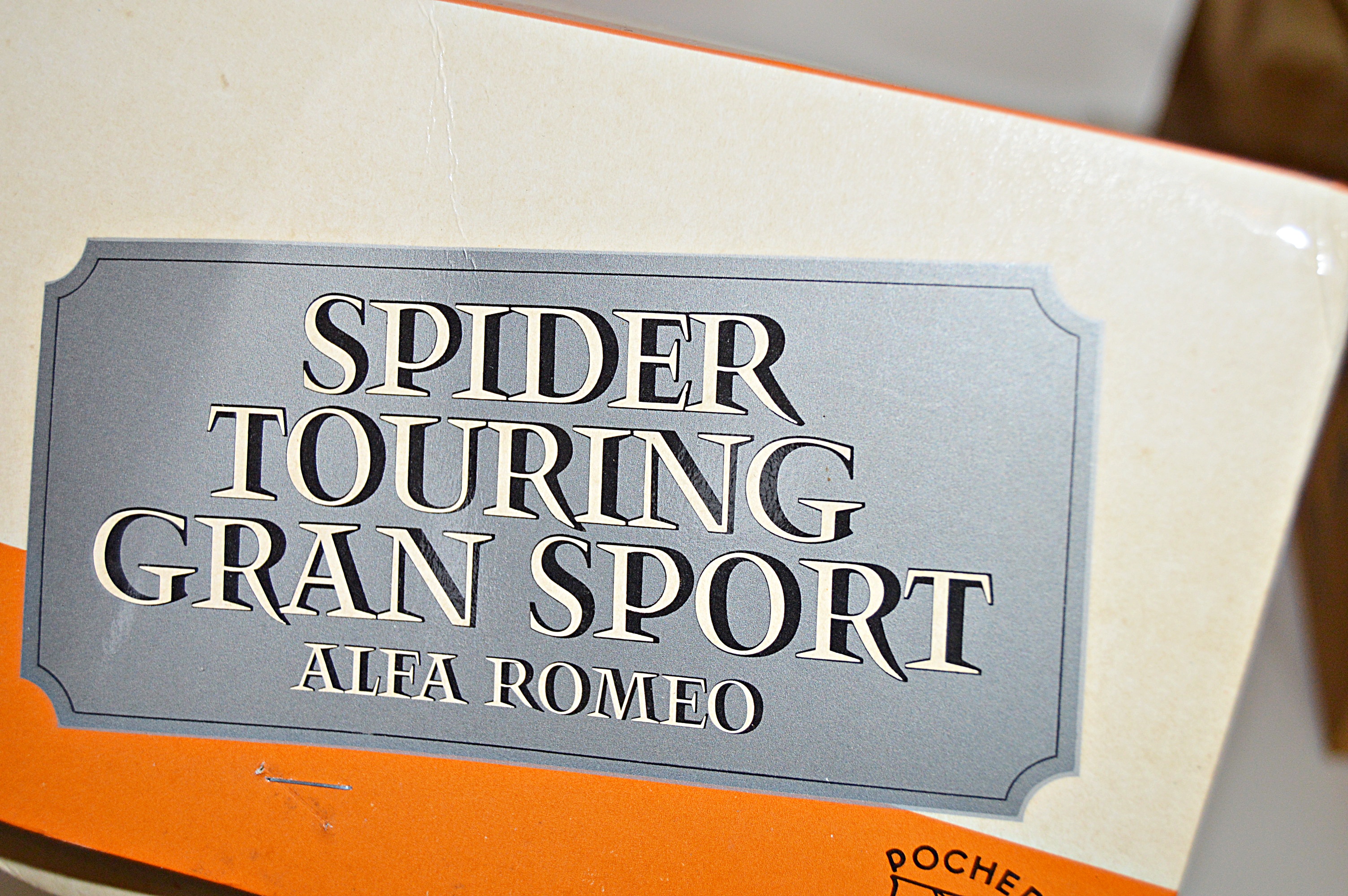 Alfa Romeo Spider Touring Gran Sport 1/8 Scale Model Kit