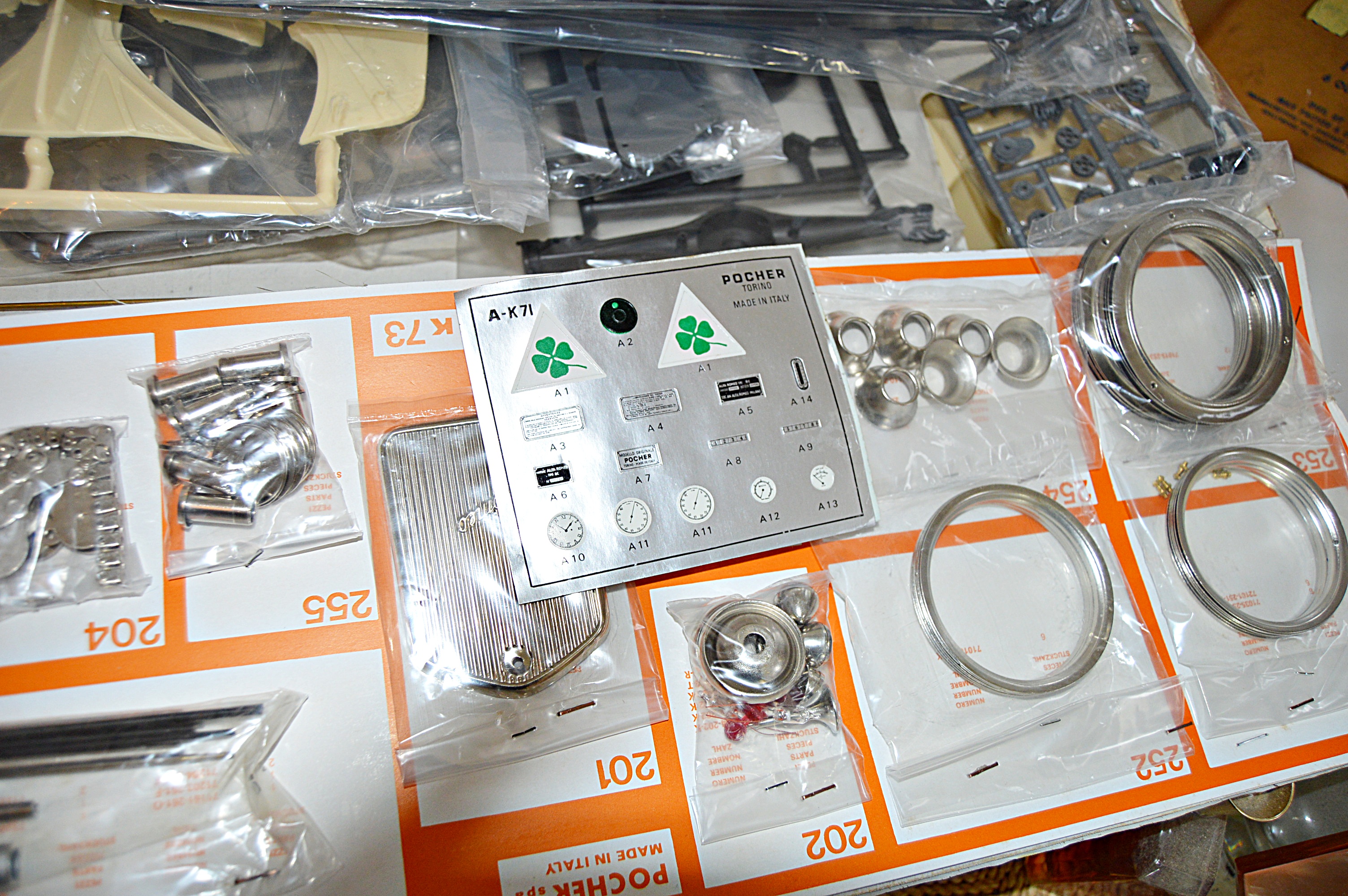 Alfa Romeo Spider Touring Gran Sport 1/8 Scale Model Kit