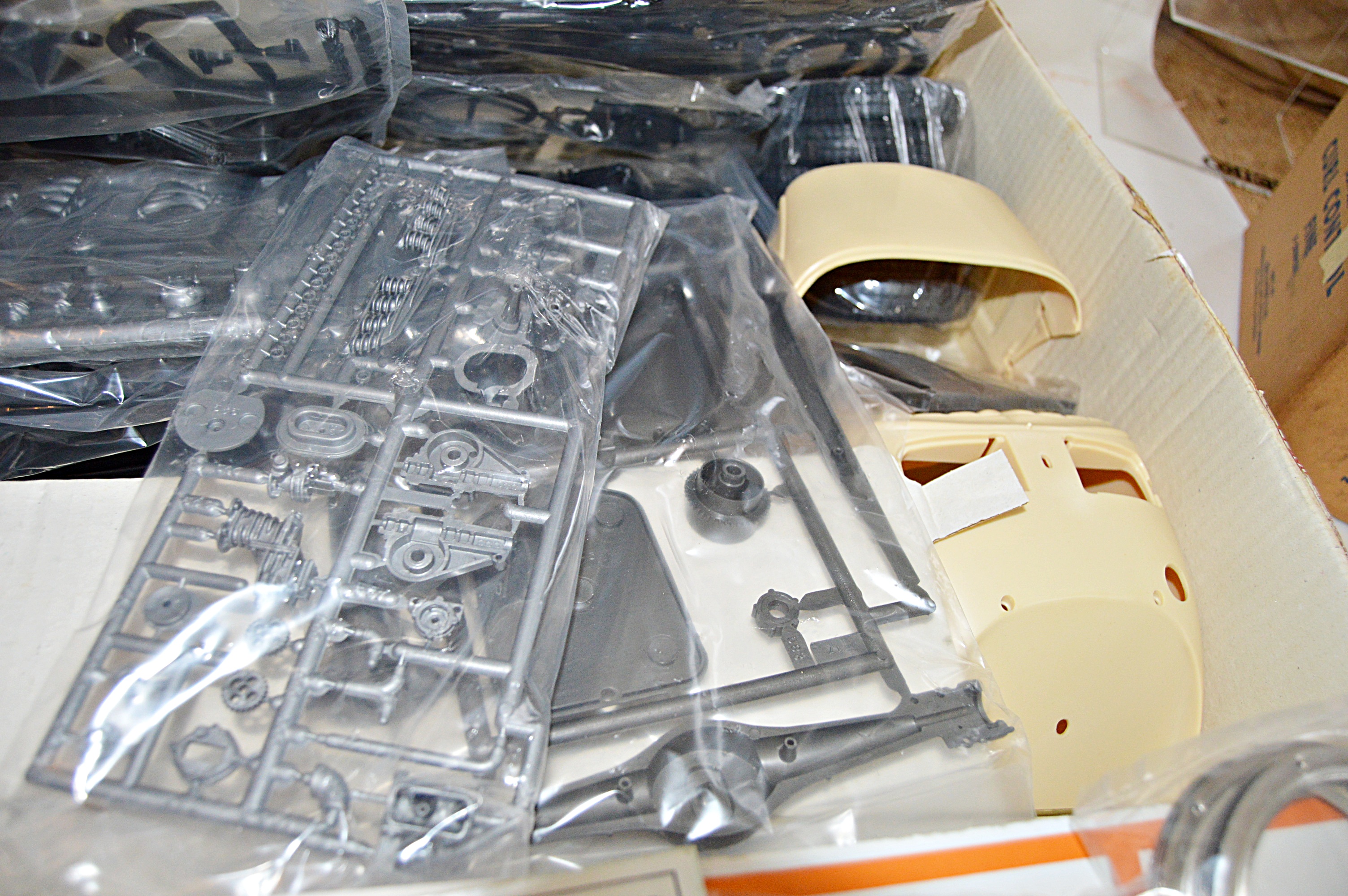 Alfa Romeo Spider Touring Gran Sport 1/8 Scale Model Kit