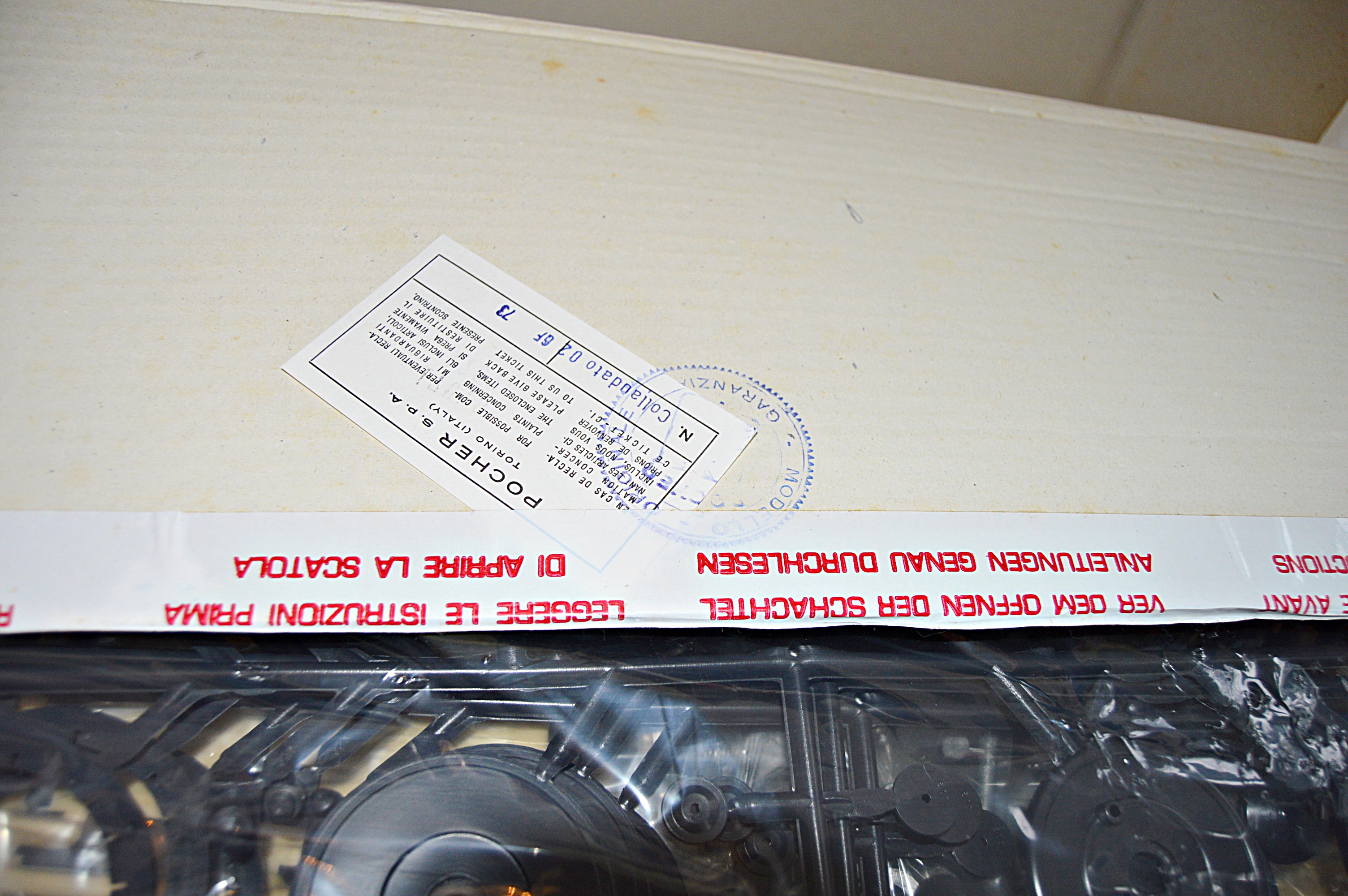 Alfa Romeo Spider Touring Gran Sport 1/8 Scale Model Kit