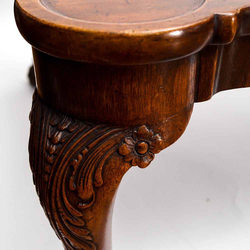 Georgian Style Mahogany Paw Foot Coffee Table with Leather Top