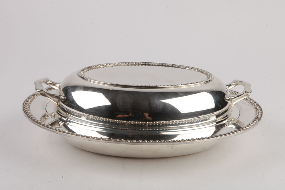 Art Silver Company Gadrooned Silver Plate Covered Vegetable Dish