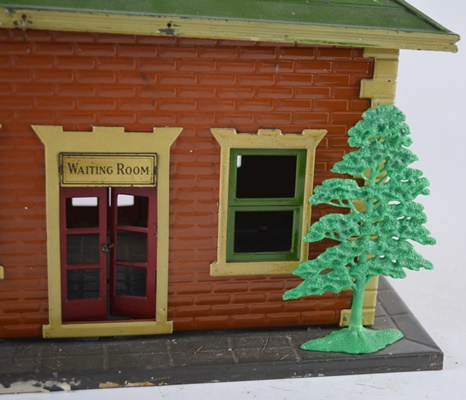 Lionel Model Train Station "Waiting Room," No. 122