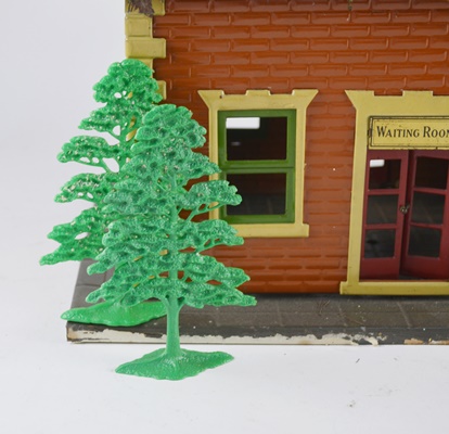 Lionel Model Train Station "Waiting Room," No. 122