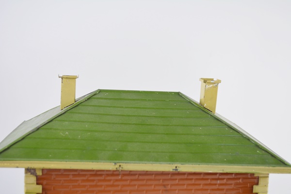 Lionel Model Train Station "Waiting Room," No. 122