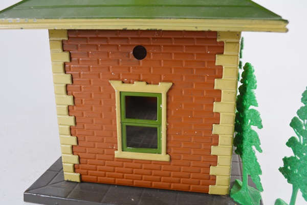 Lionel Model Train Station "Waiting Room," No. 122