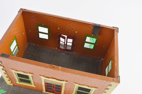 Lionel Model Train Station "Waiting Room," No. 122