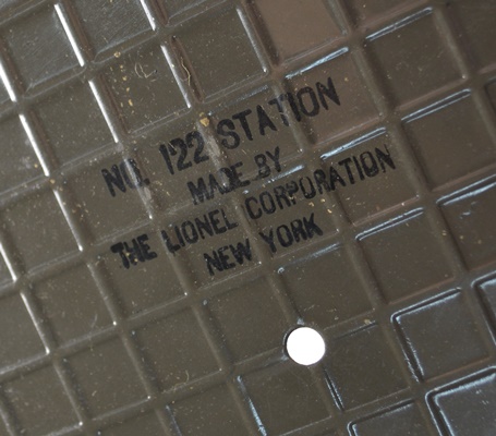 Lionel Model Train Station "Waiting Room," No. 122