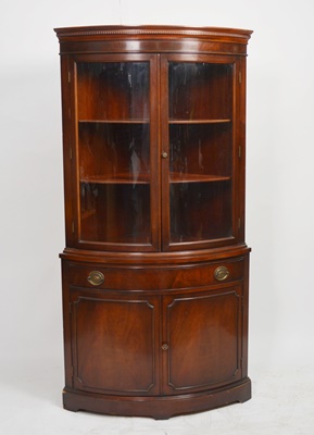 Bernhardt Hepplewhite Style Mahogany Corner Cabinet