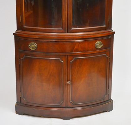 Bernhardt Hepplewhite Style Mahogany Corner Cabinet
