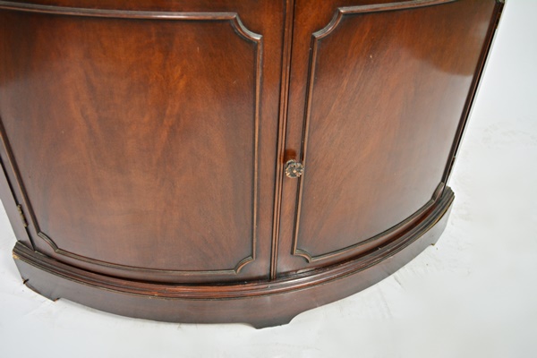 Bernhardt Hepplewhite Style Mahogany Corner Cabinet