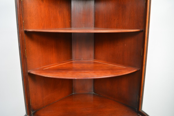 Bernhardt Hepplewhite Style Mahogany Corner Cabinet