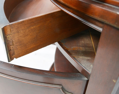 Bernhardt Hepplewhite Style Mahogany Corner Cabinet