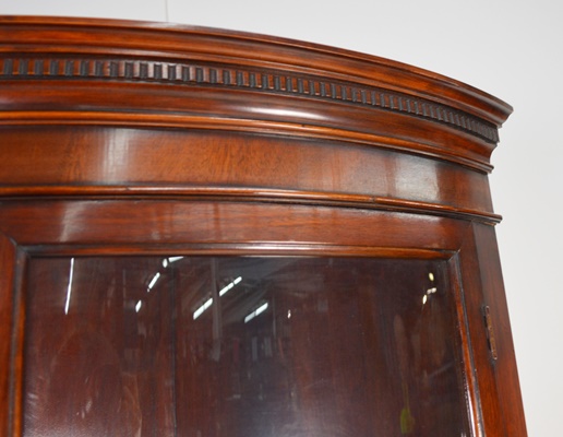 Bernhardt Hepplewhite Style Mahogany Corner Cabinet
